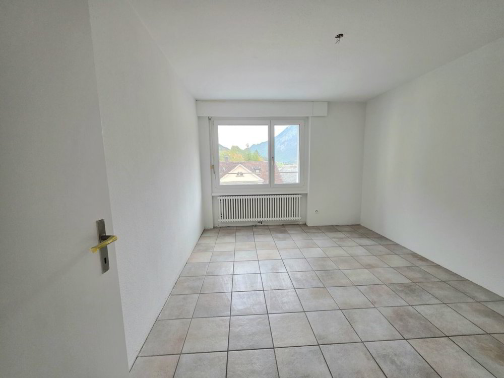 Appartamento di 4.5 locali in affitto a Schwanden GL - immagine 1/9