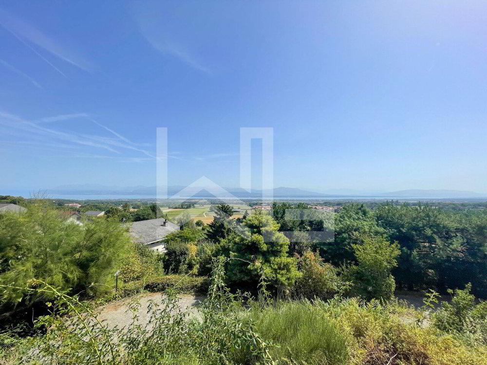 8 rooms House to buy in Givrins - image 1/1