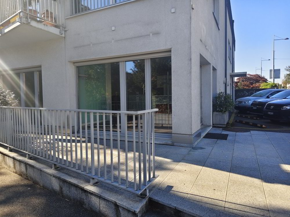 2 rooms Office & Commercial for rent in Onex - image 1/12
