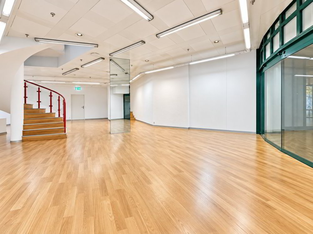 3 rooms Office & Commercial for rent in Olten - image 1/8