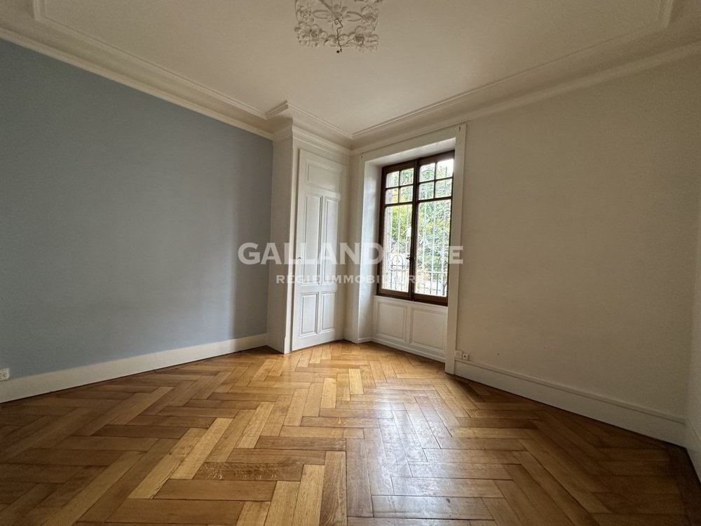 5 rooms Apartment to buy in Lausanne - image 1/10