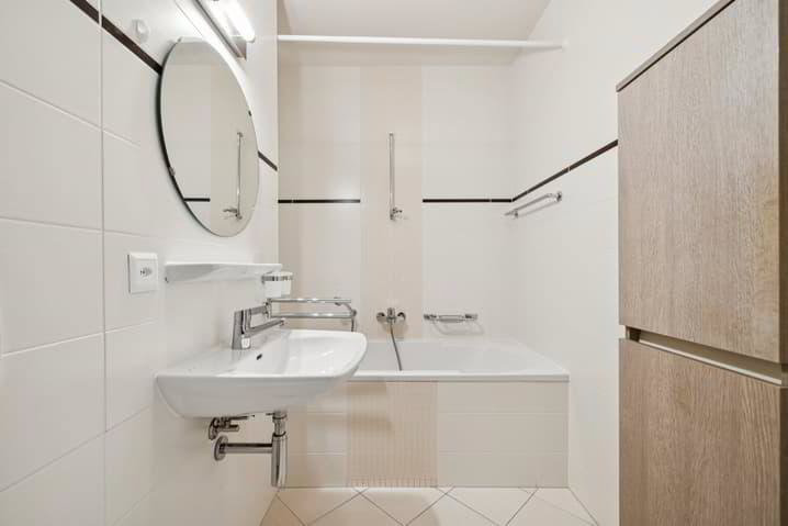 5 rooms Apartment to buy in Carouge GE - image 1/6
