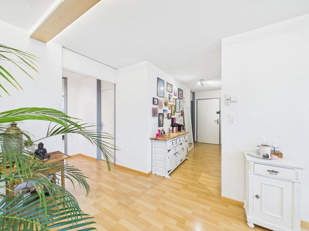 4 rooms Apartment to buy in Oberuzwil - image 1/12