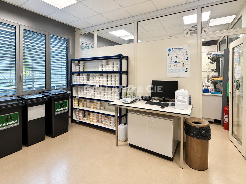null rooms Office & Commercial for rent in Lausanne - image 1/4