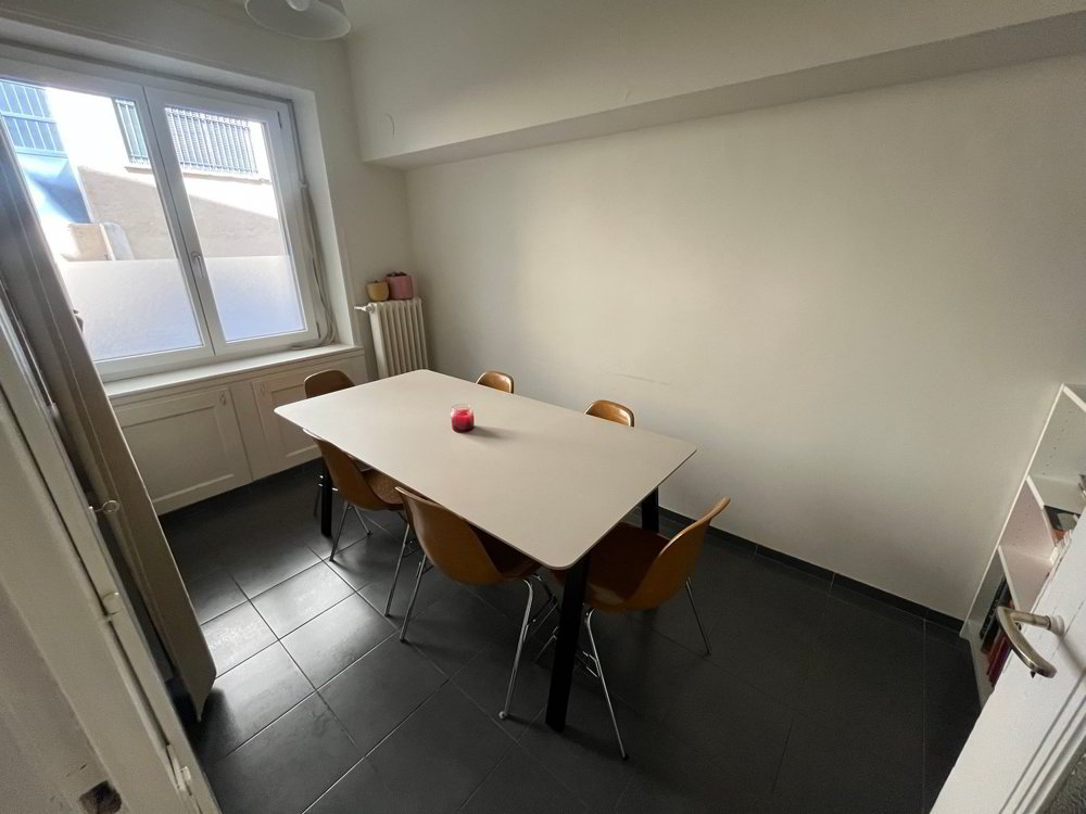 null rooms Office & Commercial for rent in Lausanne - image 1/2