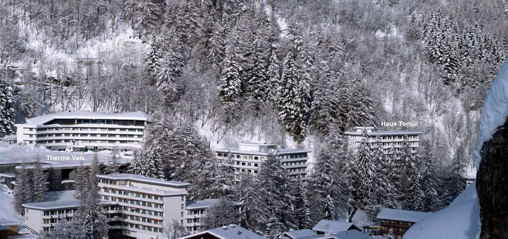 2 rooms Apartment to buy in Vals - image 1/7