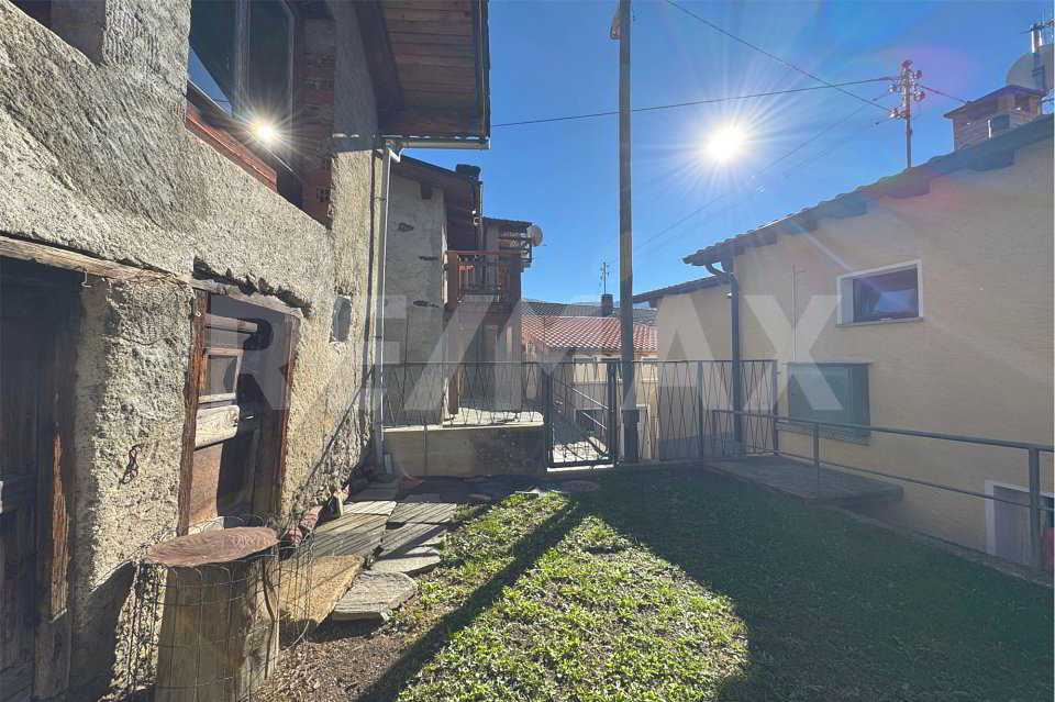 Maison 9 pièces à acheter à Colla - image 1/13