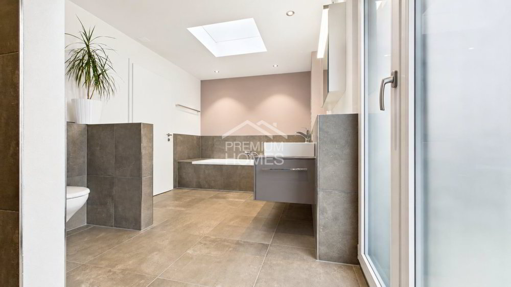 6 rooms House to buy in Steffisburg - image 1/13