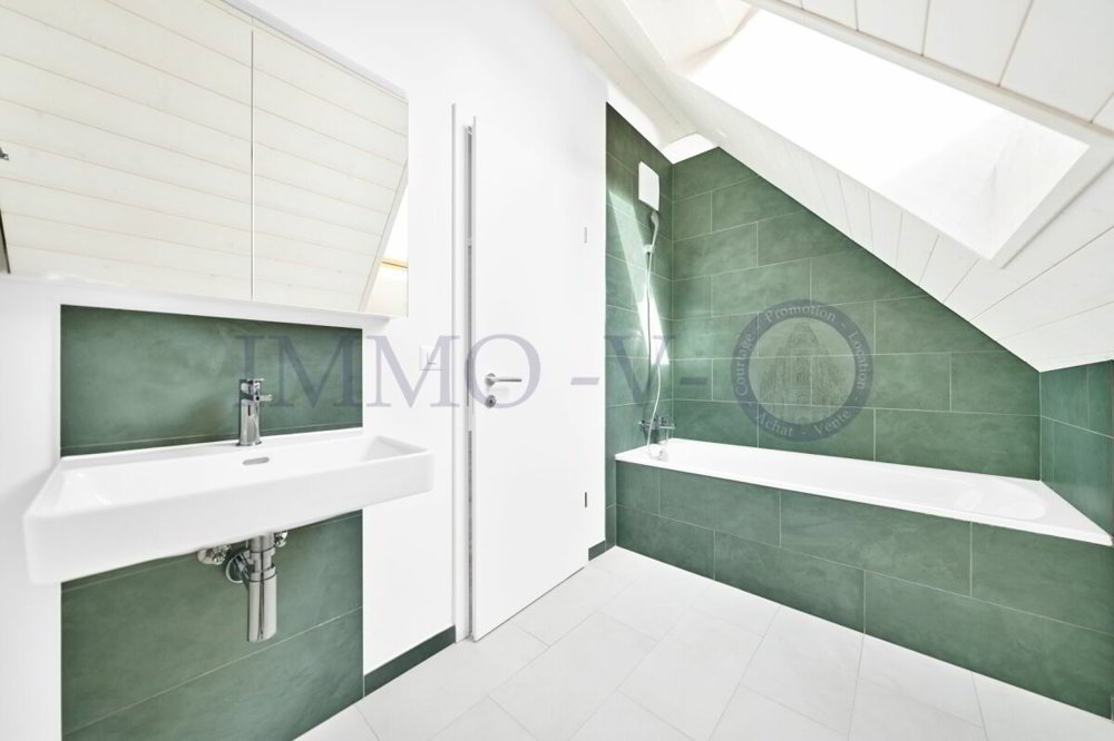 Maison 4 pièces à louer à Cronay - image 1/8