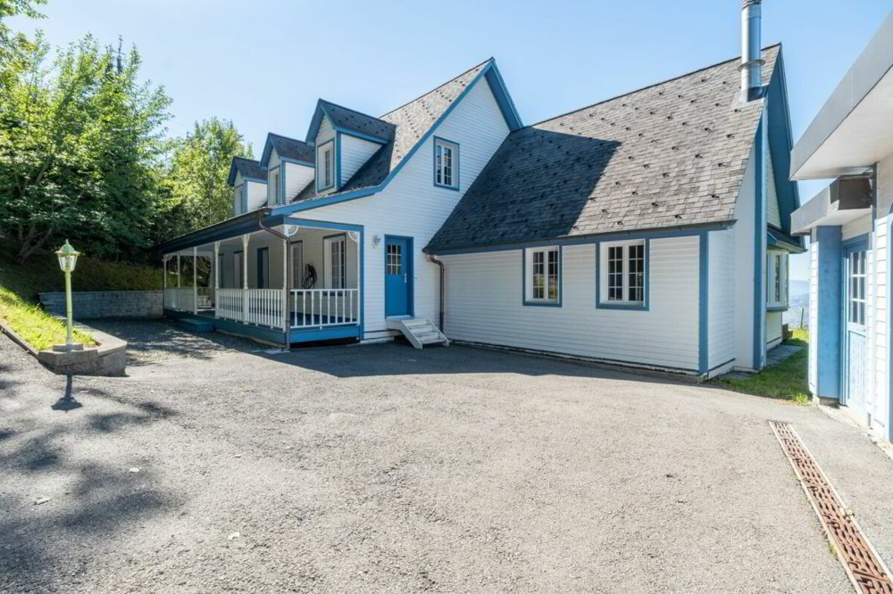 8 rooms House to buy in Montreux - image 1/13