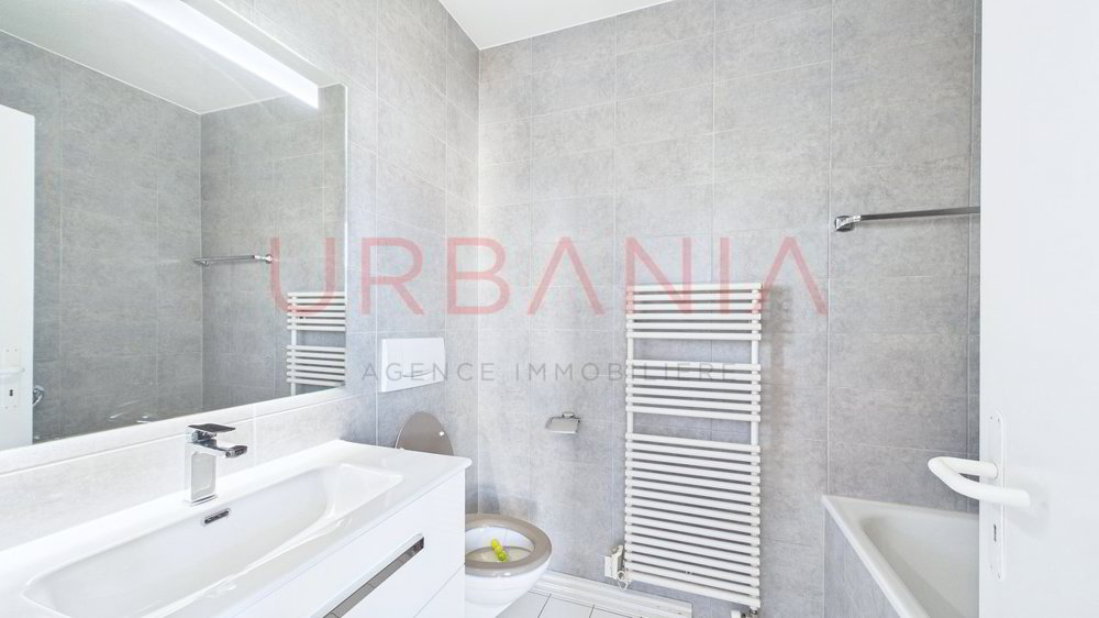 6 rooms Apartment to buy in Ginevra - image 1/13