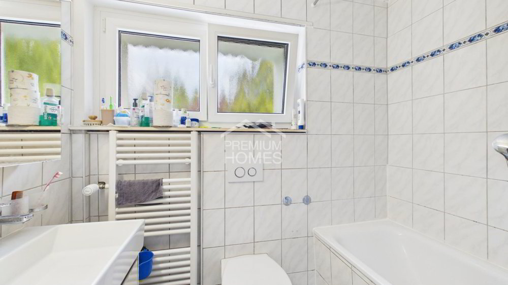 6 rooms House to buy in Therwil - image 1/12