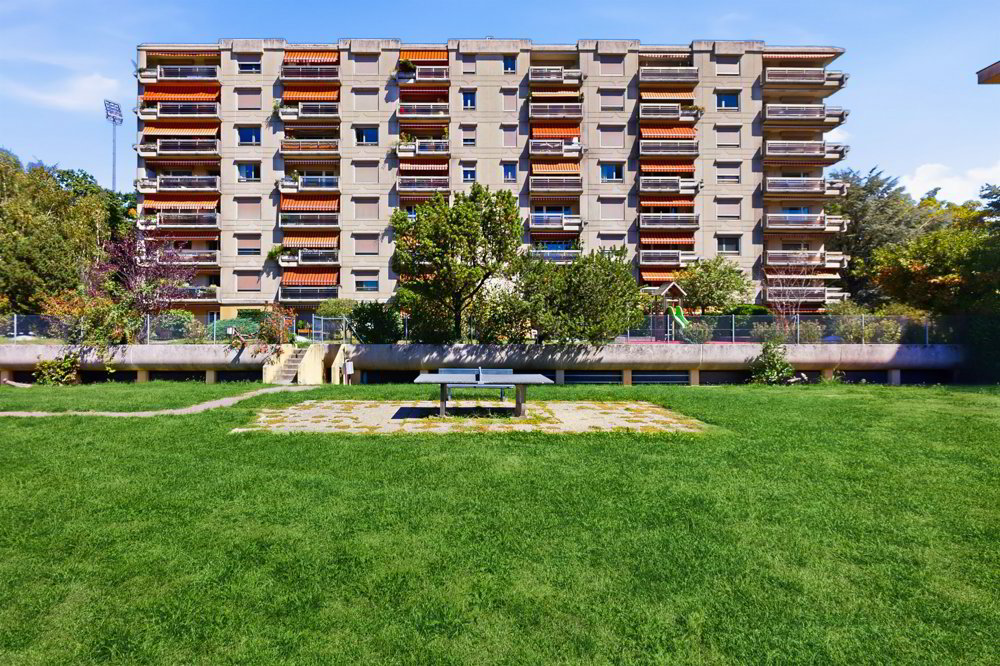 null rooms Car park, garage for rent in Losanna - image 1/3