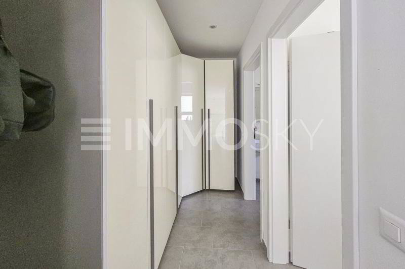 2 rooms Apartment to buy in Chiasso - image 1/3