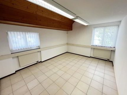 Surface commerciale de 60 m² à louer ? St-Sulpice 1/3