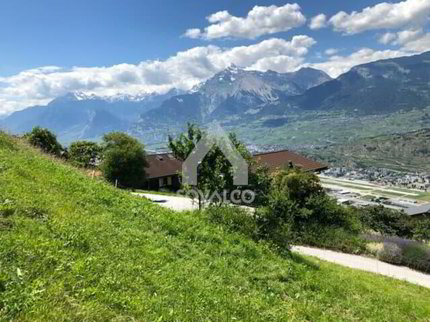 Grande et magnifique parcelle en Valais central 1/3