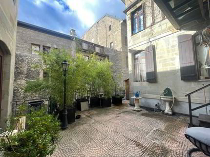 Unique - 6 pièces en Vieille-Ville avec terrasse ! 1/3