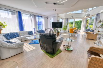 Villa de 8.5 pièces en location à - 550 m² 1/5