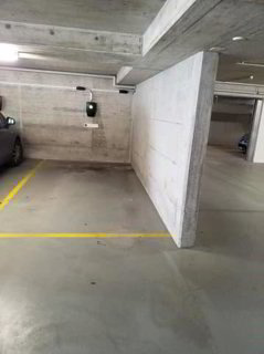 St-Léonard-pl. parc int. équipée d'une borne de recharge privative 1/1