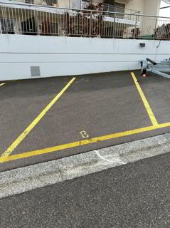 Parking en location à Les Bioux - Réf 4Y2E-73J8-1119 1/1
