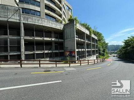 2 places de parc moto situées au centre ville de Fribourg 1/3