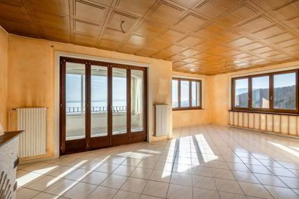 Vente, au plus offrant, d'une maison familiale avec grande piscine... 1/5