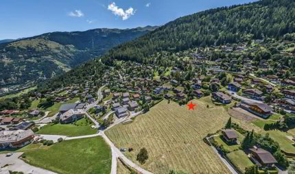Grand terrain viabilisé dans un quartier résidentiel très proche du... 1/5