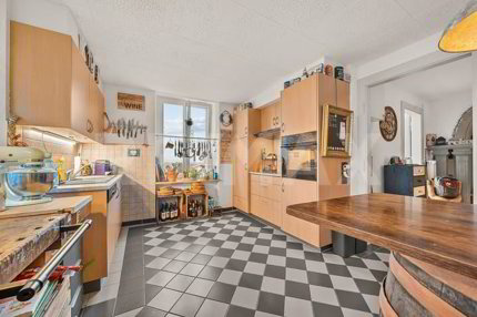 Une ancienne école, trois appartements, mille possibilités 1/5