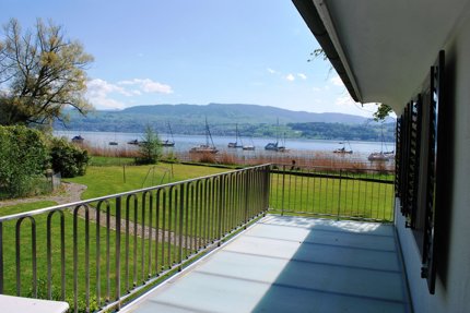 ERFOLGREICH VERMIETET: Zürichseehaus mit Privatpark und Seeanstoss 1/5