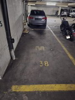 Place souterraine à Sion 1/3