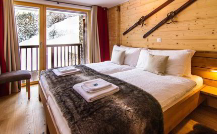 Les Rahâs est une résidence d'appartements alpins de première qualité située dans une des plus belles vallées de haute altitude des Alpes. 1/5