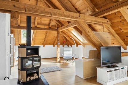 Leben, wo die Natur beginnt - Großzügiges Zweifamilienhaus mit Charme 1/5