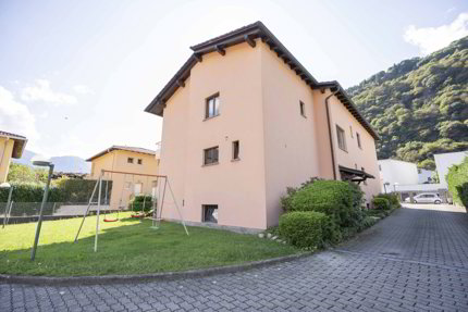 Gorduno: vendiamo bella residenza a reddito di tre grandi appartamenti 1/5