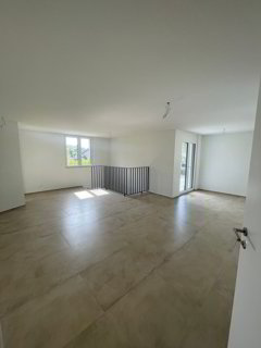 Exklusiver, zweigeschossiger Gewerberaum 1/5