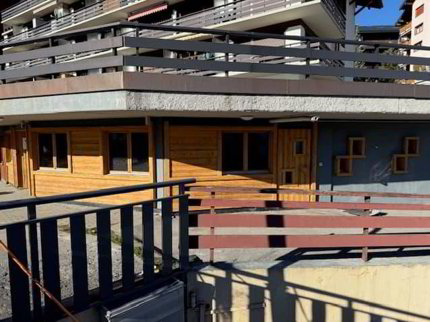 Haute-Nendaz, surface commerciale avec terrasse au centre de la station 1/5