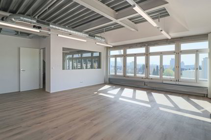 Local commercial en location à Sursee - 388 m² 1/5