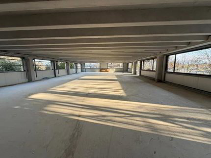 Espace industriel au Landeron - Neuchâtel - RDC - Grande porte 1/5