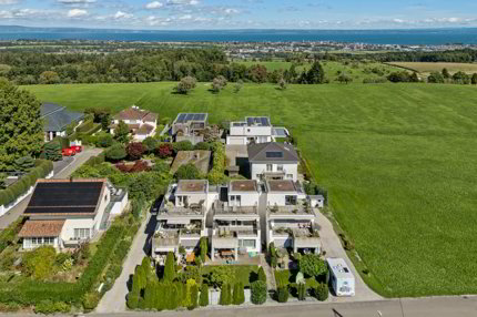 Modernes Familiendomizil mit Seesicht und Garten 1/5