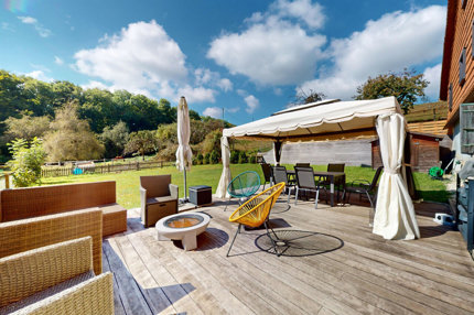 Magnificent renovated farmhouse with 3 dwellings and a stable 1/5