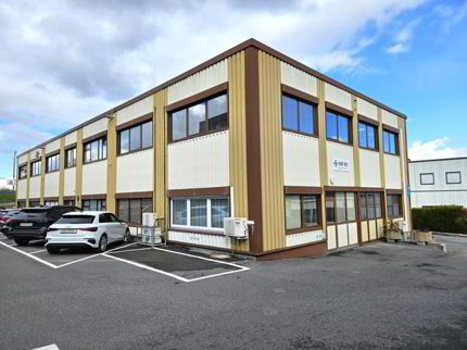 380 m2 répartis en 4 locaux commerciaux 1/1