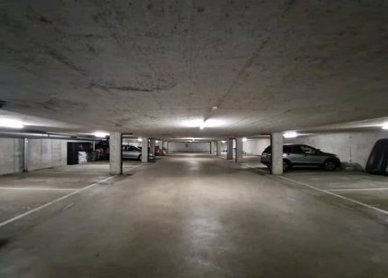 Places de parc intérieures à louer au Locle 1/1