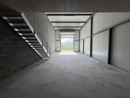 Local commercial de 1.5 pièces en location à Sion - 180 m² 1/3