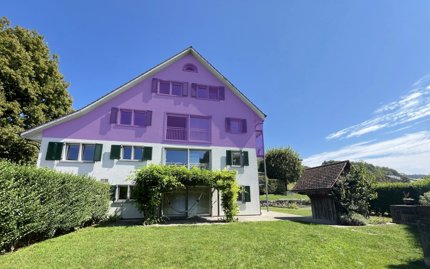 5.5-Zimmer-Dachmaisonettewohnung: grosszügige Wohnoase mit Stil, Charme und Charakter! 1/5