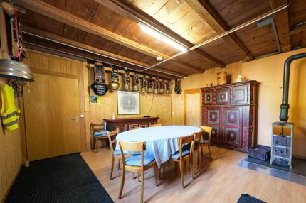 Mehrfamilienhaus mit viel Stauraum und Lagerräumen 1/5