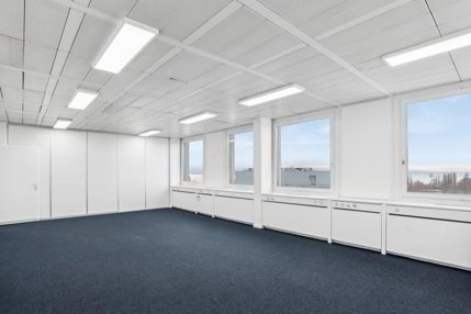 Bureaux avec vue dégagée sur le lac 1/5