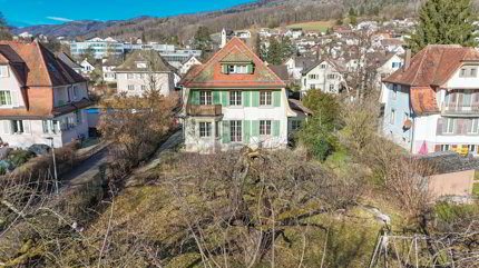 8.5-Zi-Haus, auch als Mehrgenerationenhaus nutzbar, auf 1'441 m2 Land mit Baulandreserve 1/5