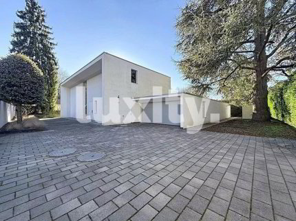 Maison individuelle de 9 pièces en vente à Chêne-Bougeries - 550 m² 1/1