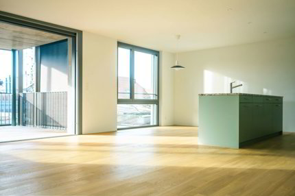 Neuwertige Wohnung mit grosser gedeckter Terrasse im Herzen von Seedorf 1/5