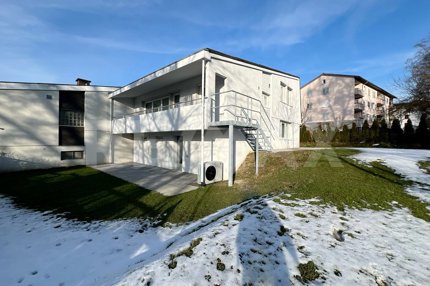 Familienfreundliches Zuhause mit Ausbaupotenzial direkt am Bach 1/5