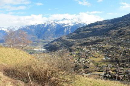 Terrain constructible à vendre 1/3